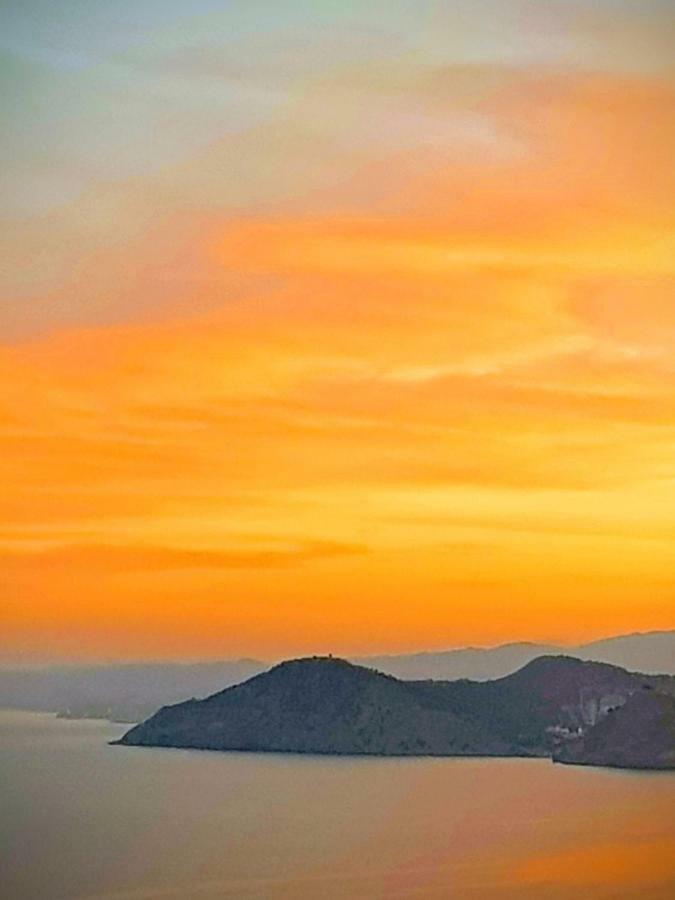Апартаменты С Видом На Море И Горы Benidorm Exterior foto